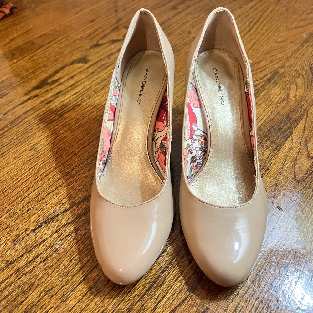 Bandolino Tan Heels Classic Elegance
